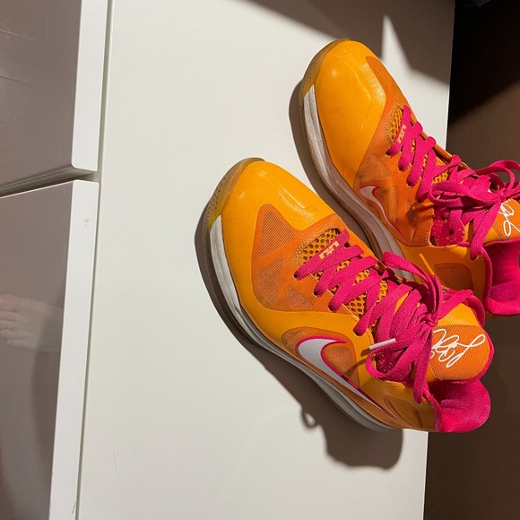 LEBRON 9 FLORIDIAN SIZE 10.5 IN GREAT CONDITION - Picture 3 of 4